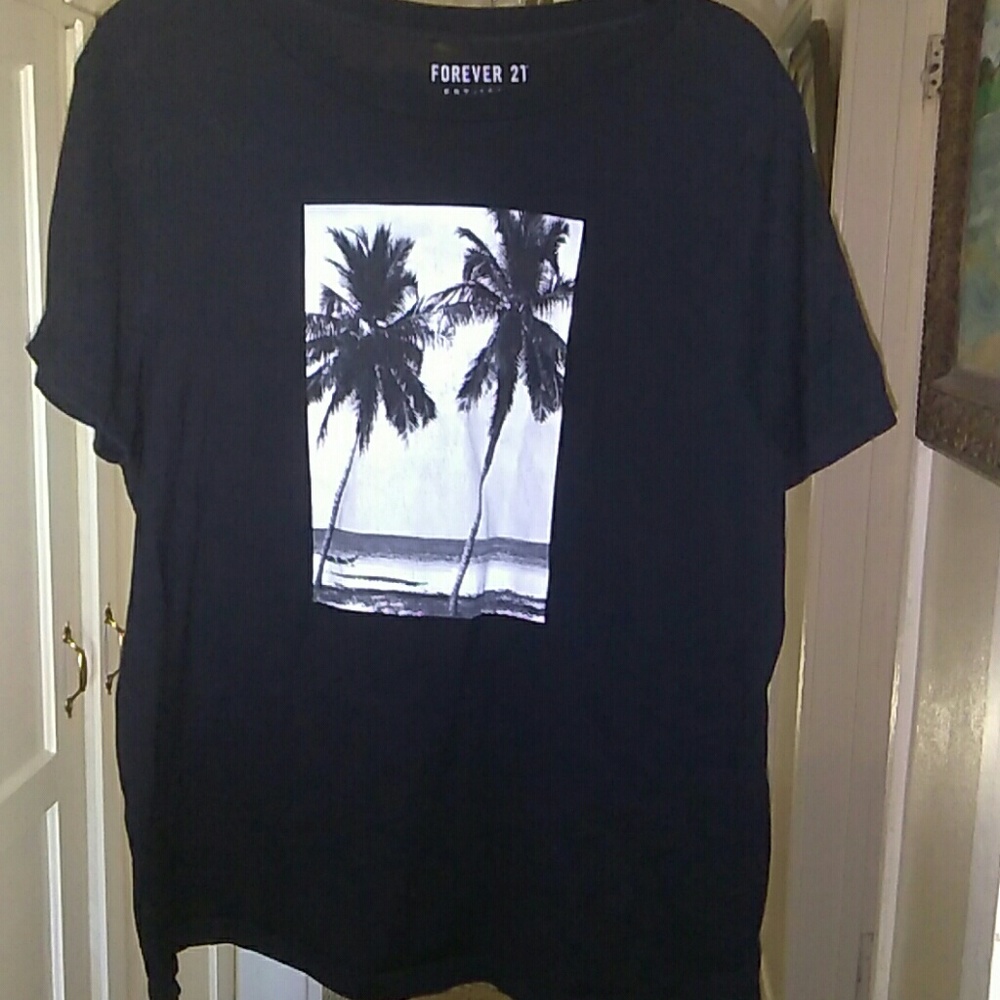 Black palm tree print tee
